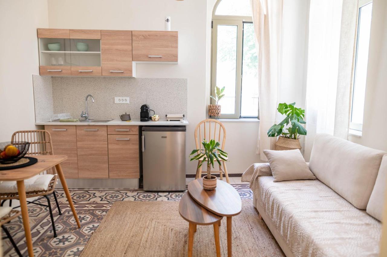 Kosnian City Suites Buitenkant foto